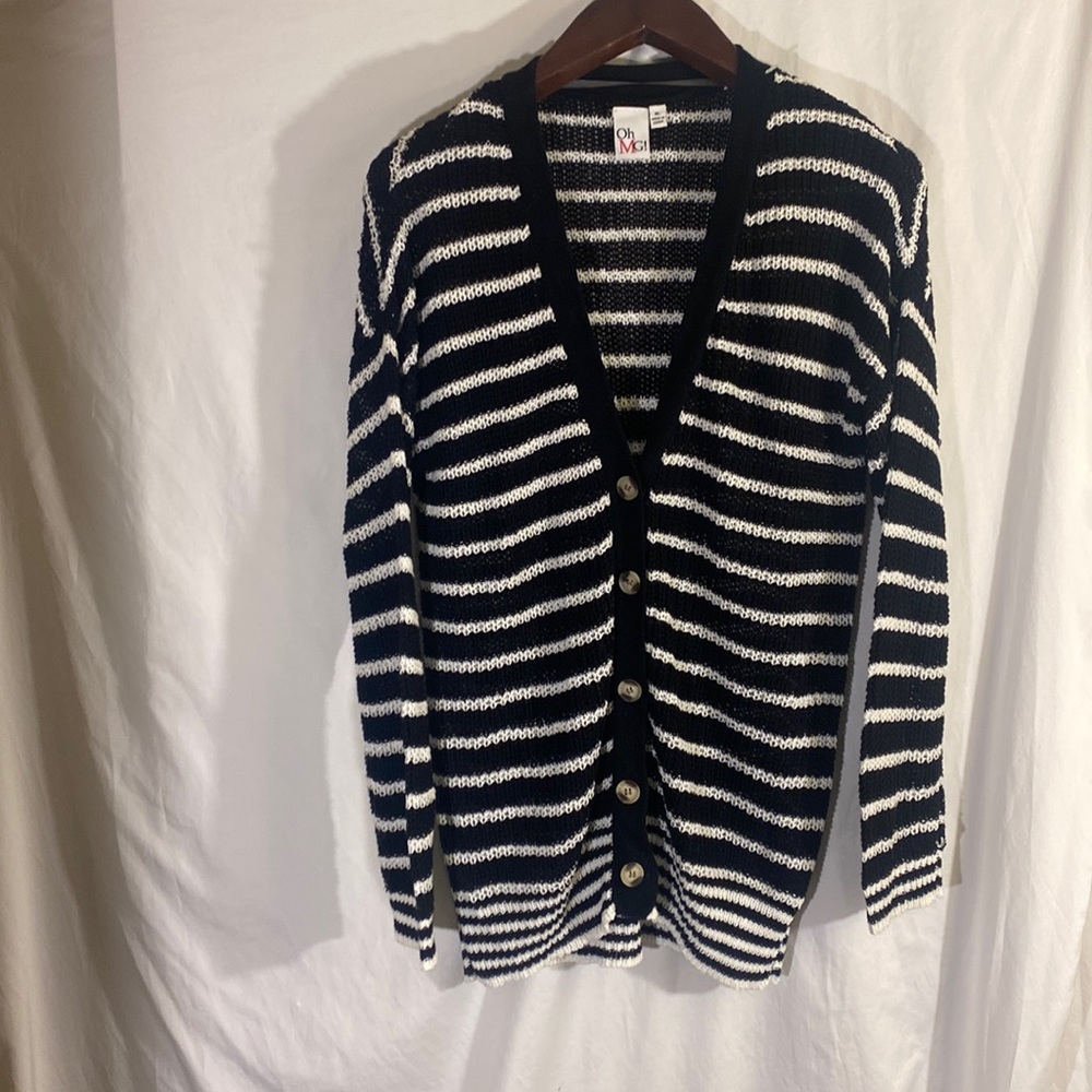 Woman’s Cardigan sweater top size XL.
